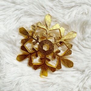 🎄Vintage Gold Tone Snowflake Brooch